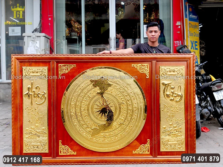 Tranh mặt trống đồng c&oacute; k&iacute;ch thước lớn, th&iacute;ch hợp treo trong kh&ocirc;ng gian rộng r&atilde;i